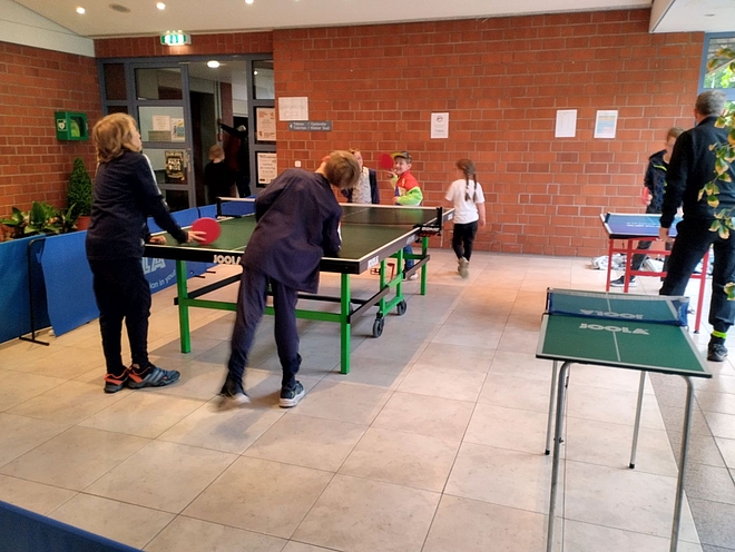 Tischtennis-Besucher